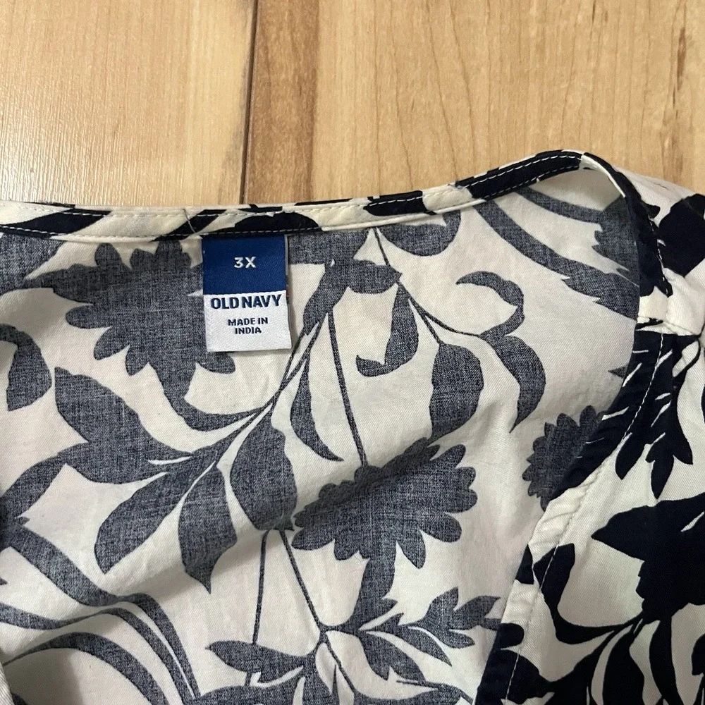 Old Navy Wrap Top Blouse Sz 3X Cotton Short Puff Sleeve Black White Floral